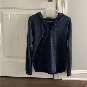 I am selling a women’s sweat shirt
